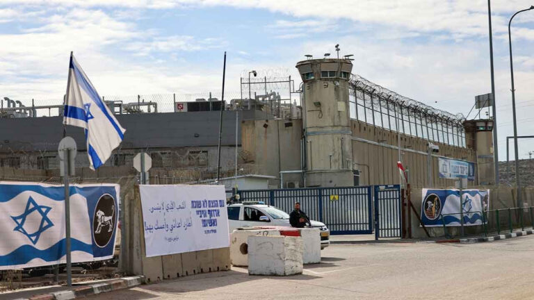 hamas-israilin-bugun-serbest-birakacagi-70-filistinli-sinir-disi-edilecek-pu8fmBER.jpg